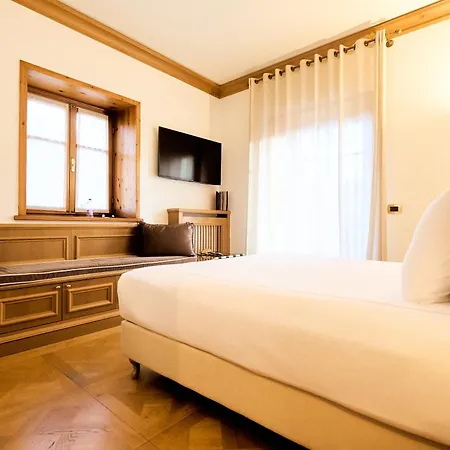Ambra Cortina Luxury&Fashion Hotel-2